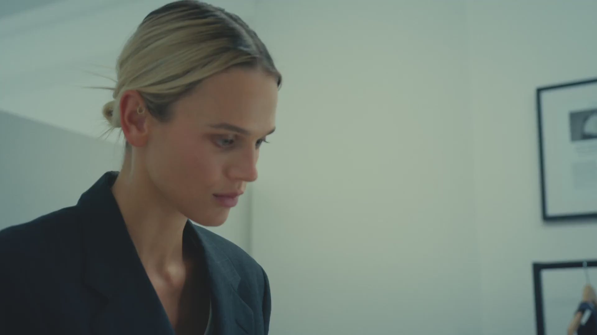 Load video: Form Horizontal_No Logo (1) (1)