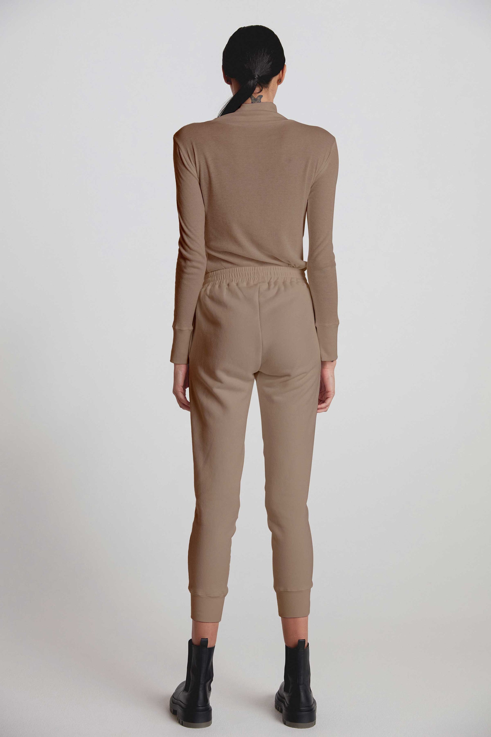 #color_warm-taupe